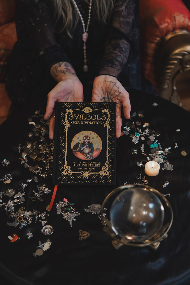 Oracles, Tarot and Books